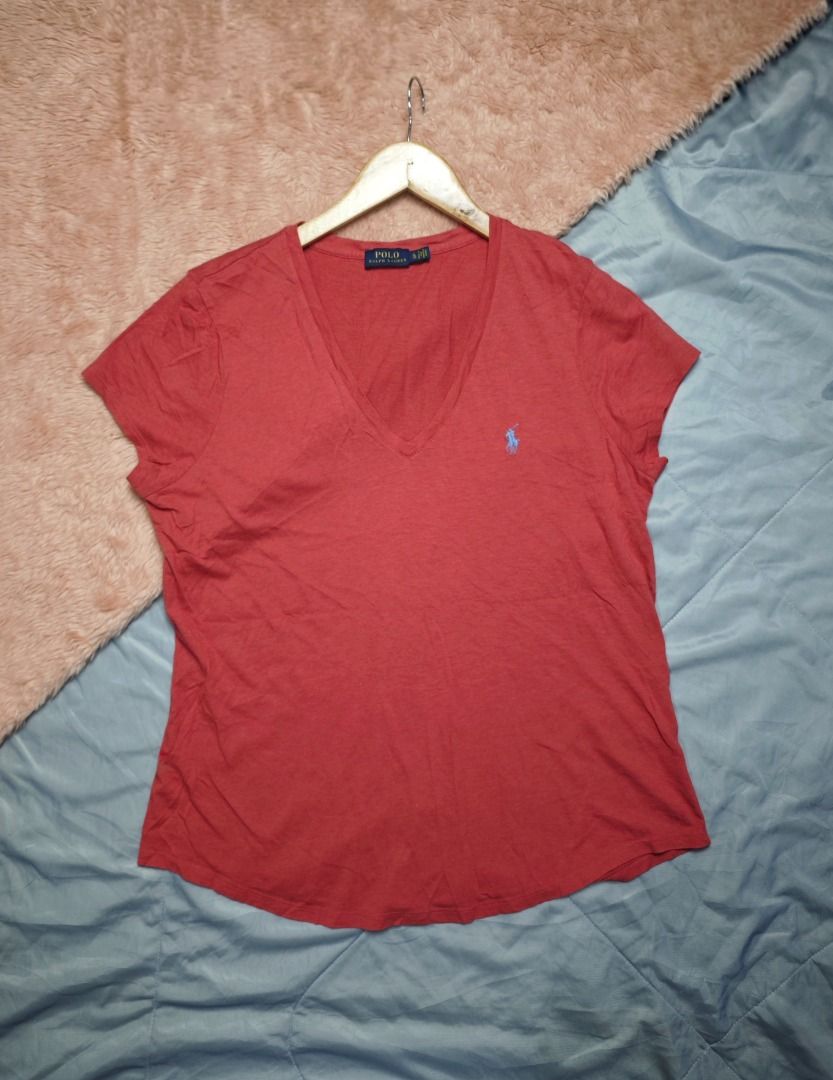 RALPH LAUREN ADULT VNECK TEE (Category: Shirts) located in Imus. Submitted by eykc01 (Listing ID 1466898619, Image 1). Description: EUC-LIKE NEW LARGE-XL *TINY DISCOLORATION BARELY NOTICEABLE.