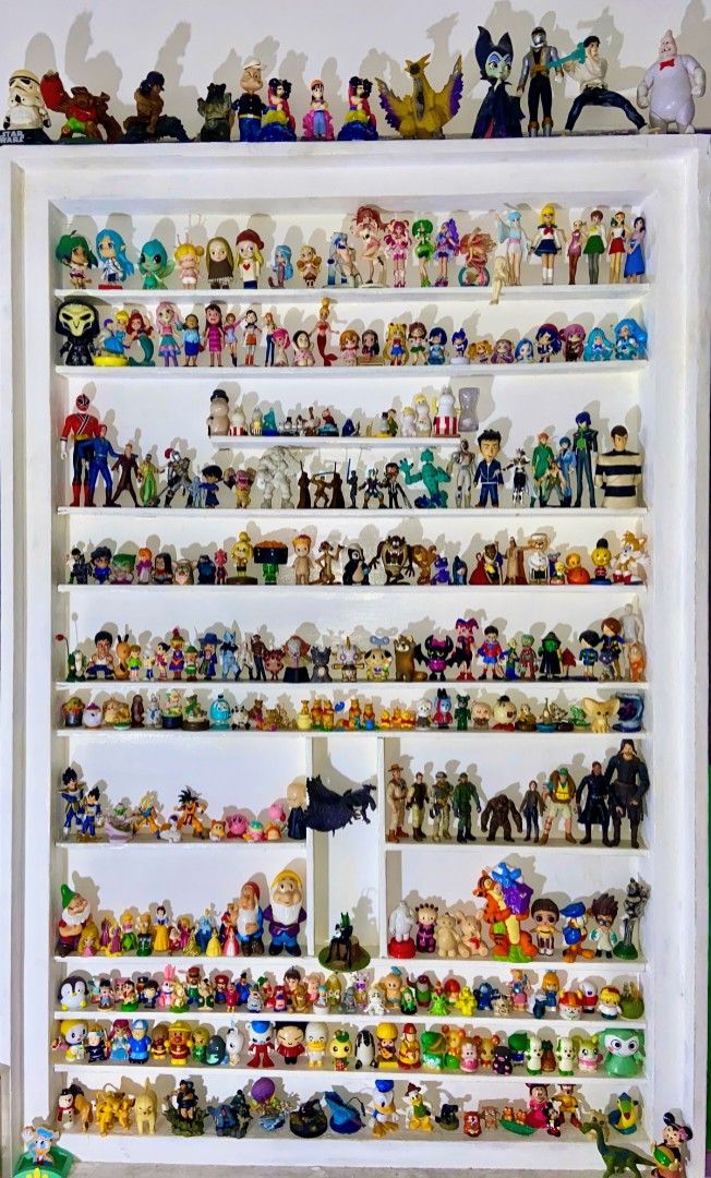 Random Authentic Vintage Collectible Figures (Category: Announcements) located in Binan City. Submitted by aaa_llliyahhh (Listing ID 1466891867, Image 1). Description: .