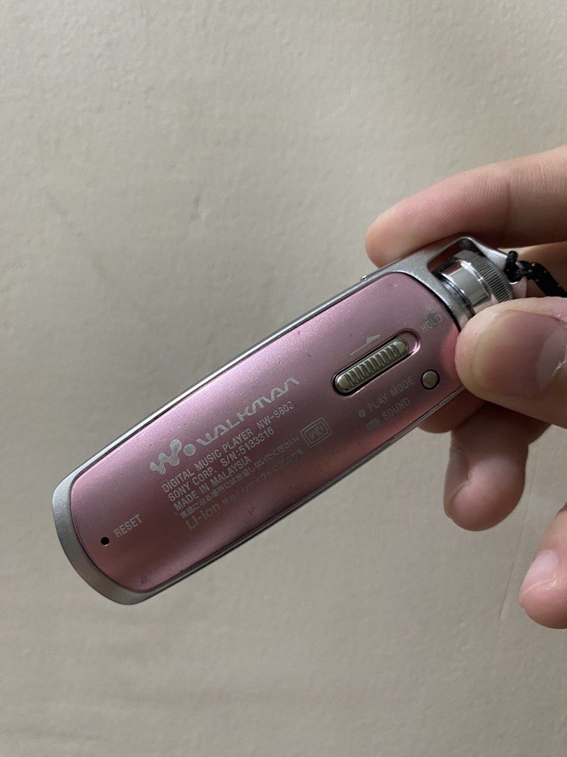 [RARE] Sony Walkman NW-S603 (Category: Portable Music Players) located in Manila. Submitted by marcuuusss (Listing ID 1466942372, Image 3). Description: Pink Sony Walkman Nw-S603 from Japan guaranteed authentic please manage your expectations since this device is old comes with lace and charging cable pm me for more info :) mop: GCASH.