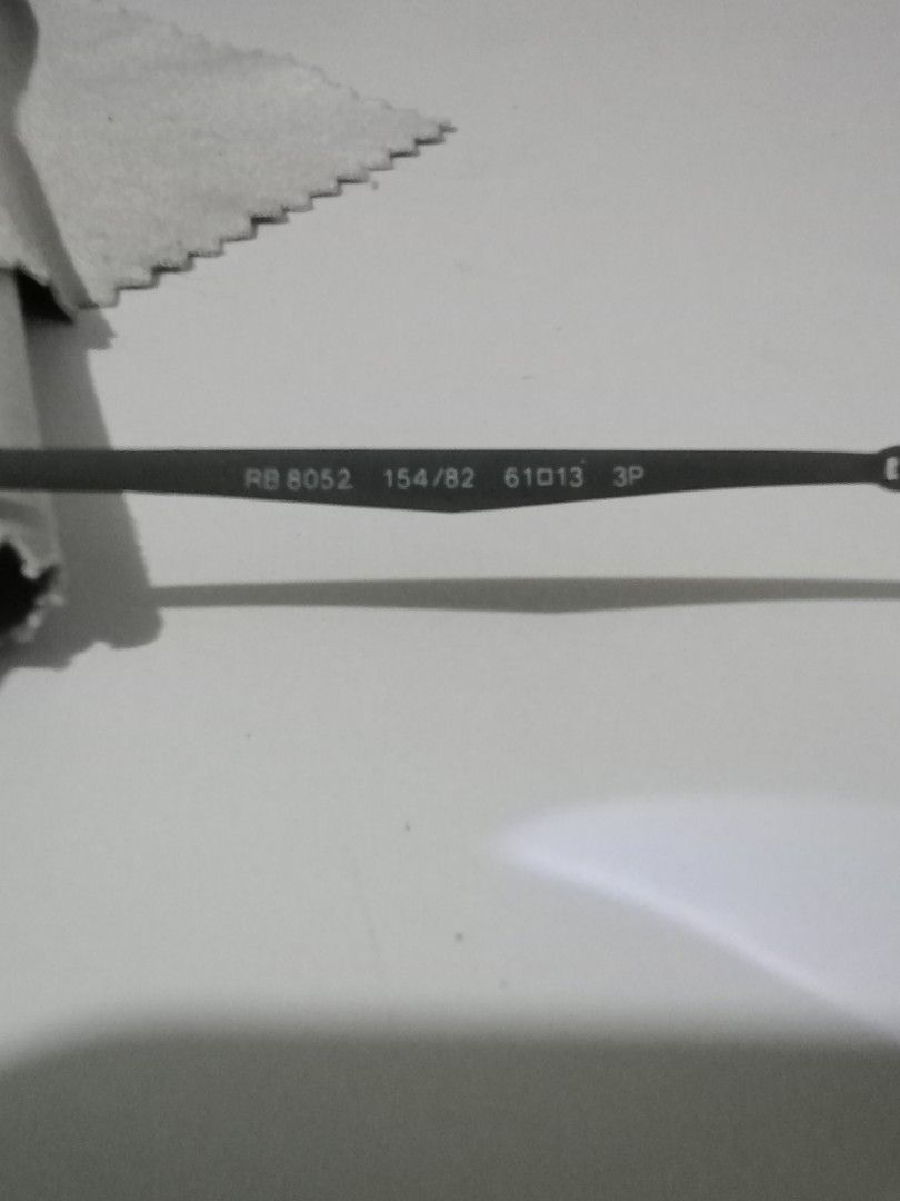 Rayban (Category: Sunglasses & Eyewear) located in Makati City. Submitted by pardsroman (Listing ID 1466785860, Image 3). Description: MOP via BPI or gcash payment first before delivery no return no exchange. shipping at buyers expense chipped na Yung glass.