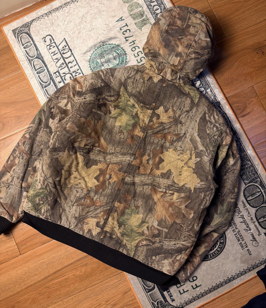 Realtree jackets (Category: Coats, Jackets and Outerwear) located in Candelaria. Submitted by ballerthrift796 (Listing ID 1466063075, Image 3). Description: Relatree jacket No issue Good conditon W-23 L-28.