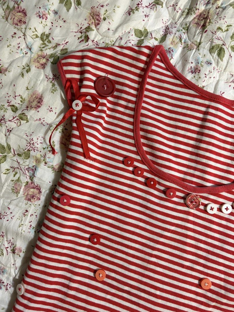 Red Striped Buttoned Top (Category: Sleeveless) located in Muntinlupa City. Submitted by herellas0504 (Listing ID 1466901968, Image 3). Description: Red Striped Buttoned Top Mine: 350 | Lock: 450 ———————————— size: xs-med (best fit s-m) no issue cutiee sm!.