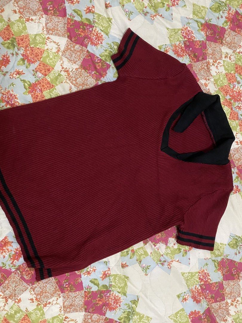 Red Top (Category: Blouses) located in Manila. Submitted by royaltree_17f114 (Listing ID 1466842818, Image 1). Description: Knitted top Size Med-Large.
