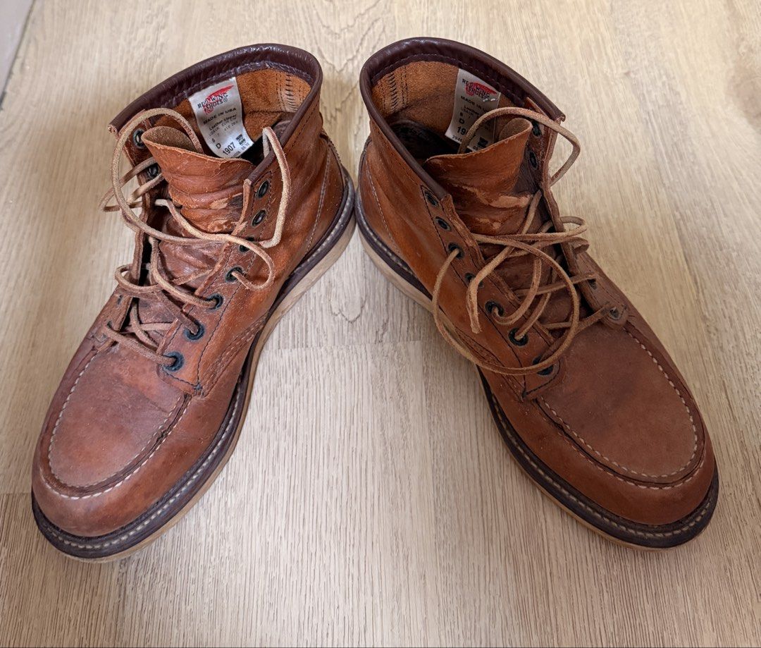 Red Wing 1907 未換過底 （分類：靴）位於 Hong Kong。 由 fung2655 提交（商品編號 1466884457，圖片 1）。簡介： Red Wing 1907 經典男裝皮靴，啡色皮革，USA製，size US 8 / EUR 41。皮質靚有質感，鞋底正常使用痕跡。百搭易襯 已買10零年，少着，仲係原裝鞋底，有keep住上油，因覺得太細所以想放。