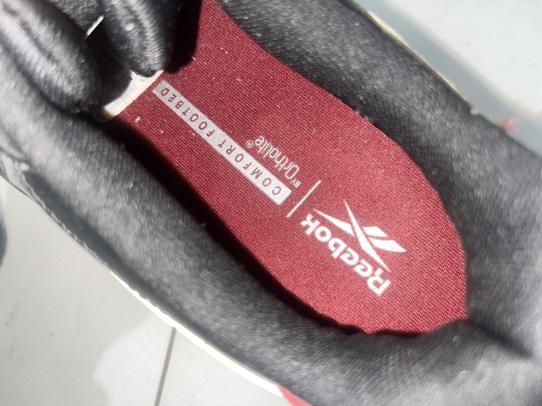 Reebok Black White Red Sneakers Size 7 (Category: Sneakers) located in Mandaluyong City. Submitted by yujee (Listing ID 1466798655, Image 2). Description: 📍 Mandaluyong - moderately used - needs cleaning only - MOP: GCASH - lalamove around metro manila .