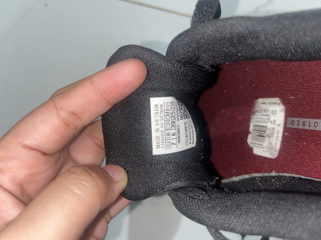 Reebok Black White Red Sneakers Size 7 (Category: Sneakers) located in Mandaluyong City. Submitted by yujee (Listing ID 1466798655, Image 3). Description: 📍 Mandaluyong - moderately used - needs cleaning only - MOP: GCASH - lalamove around metro manila .