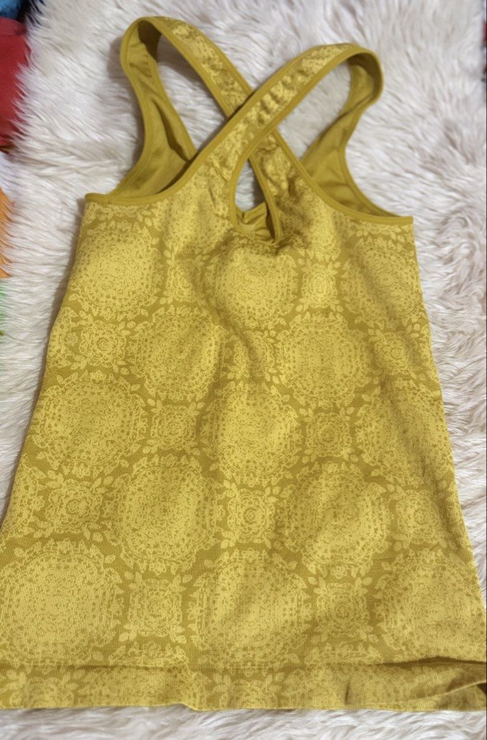 Reebok Racerback/Cross Strap design (Category: Sleeveless) located in Aglipay. Submitted by nnayam23_05 (Listing ID 1466881281, Image 1). Description: Like new.