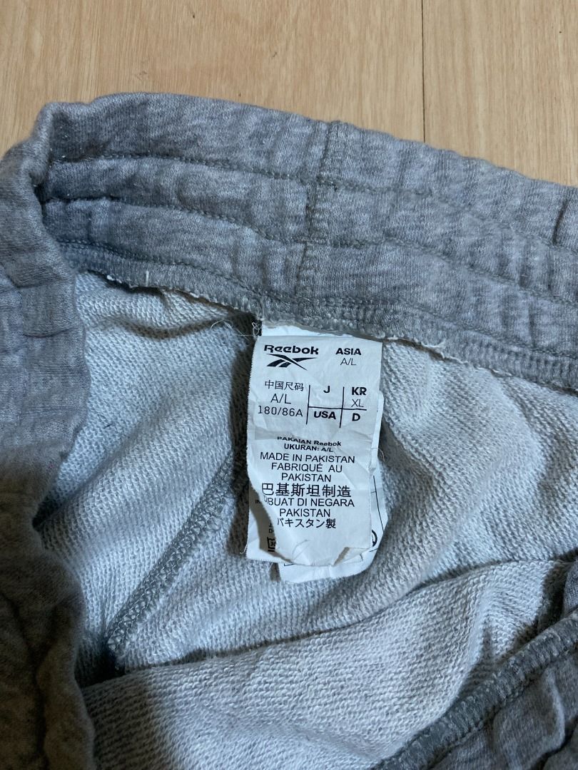 Reebok Training Essentials Sweat Pants (Category: Joggers) located in Cadiz. Submitted by thespotcdz (Listing ID 1466828404, Image 3). Description: XL on tag Waist 30-34 Length 44" Excellent condition.