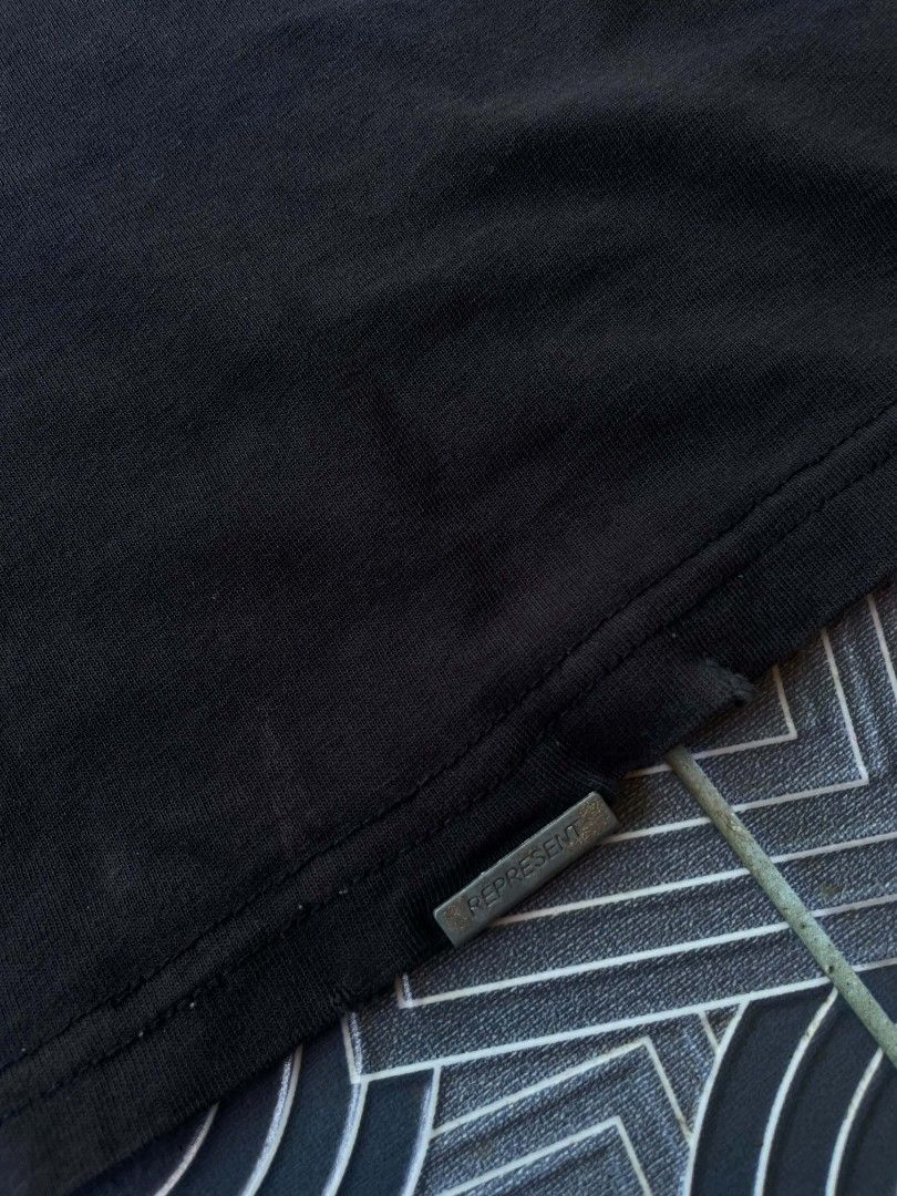 Represent Shark Tee (Category: Tshirts & Polo Shirts ) located in Tayug. Submitted by pabilidamitngpatay (Listing ID 1466913880, Image 3). Description: size XL excellent condition .