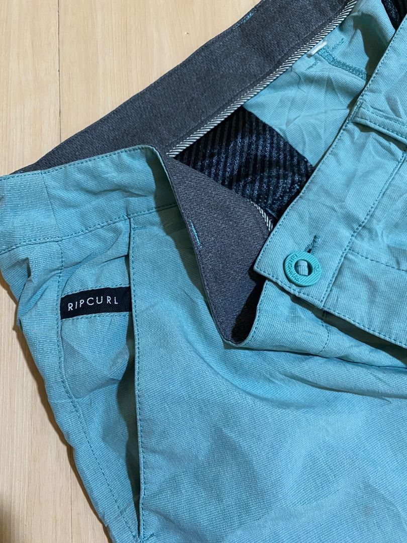 Ripcurl Hybrid Boardwalk Shorts (Category: Shorts) located in Cadiz. Submitted by thespotcdz (Listing ID 1466809776, Image 3). Description: Fits Size 38 Length 22.5" Excellent condition.