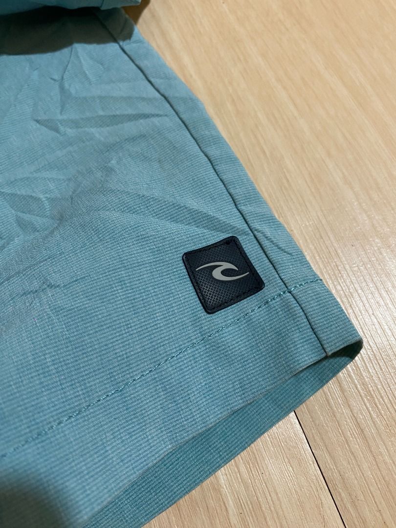 Ripcurl Hybrid Boardwalk Shorts (Category: Shorts) located in Cadiz. Submitted by thespotcdz (Listing ID 1466809776, Image 2). Description: Fits Size 38 Length 22.5" Excellent condition.