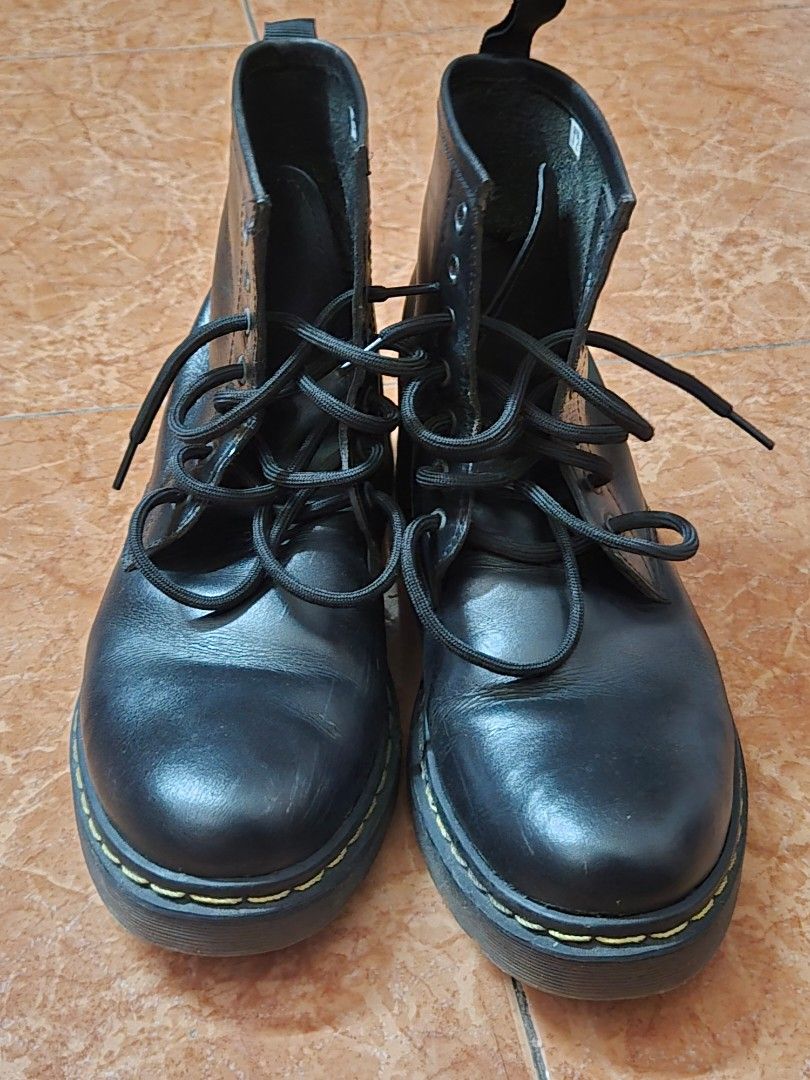 Rob & Mara Blake Black Boots Size 12 (Category: Boots) located in Muntinlupa City. Submitted by patchuuu (Listing ID 1466875123, Image 1). Description: - Brand: Rob & Mara - Color: Classic black - Material: Genuine leather with minor natural creasing - Size: Tagged Size 12 (26.5 cm) - Unisex but lady-owned. Occassionally shined and conditioned. RFS: di ko mabagayan kaya di na nagagamit haha Used less than 5 times. Selling as is and without the bo
