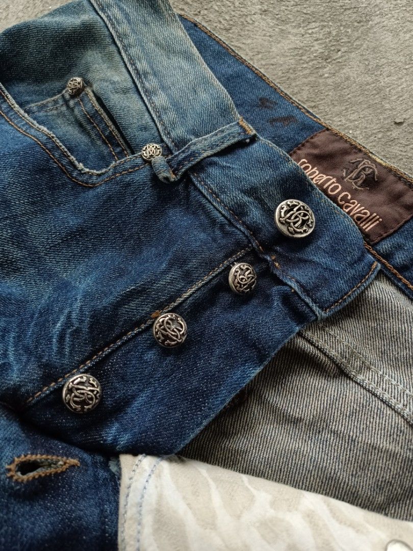 ROBERTO CAVALLI JEANS 2000's (Category: Luxury Apparel) located in Caloocan City. Submitted by neonfinds (Listing ID 1466871979, Image 3). Description: Good Condition Size 30 Waist 15 Length 43.