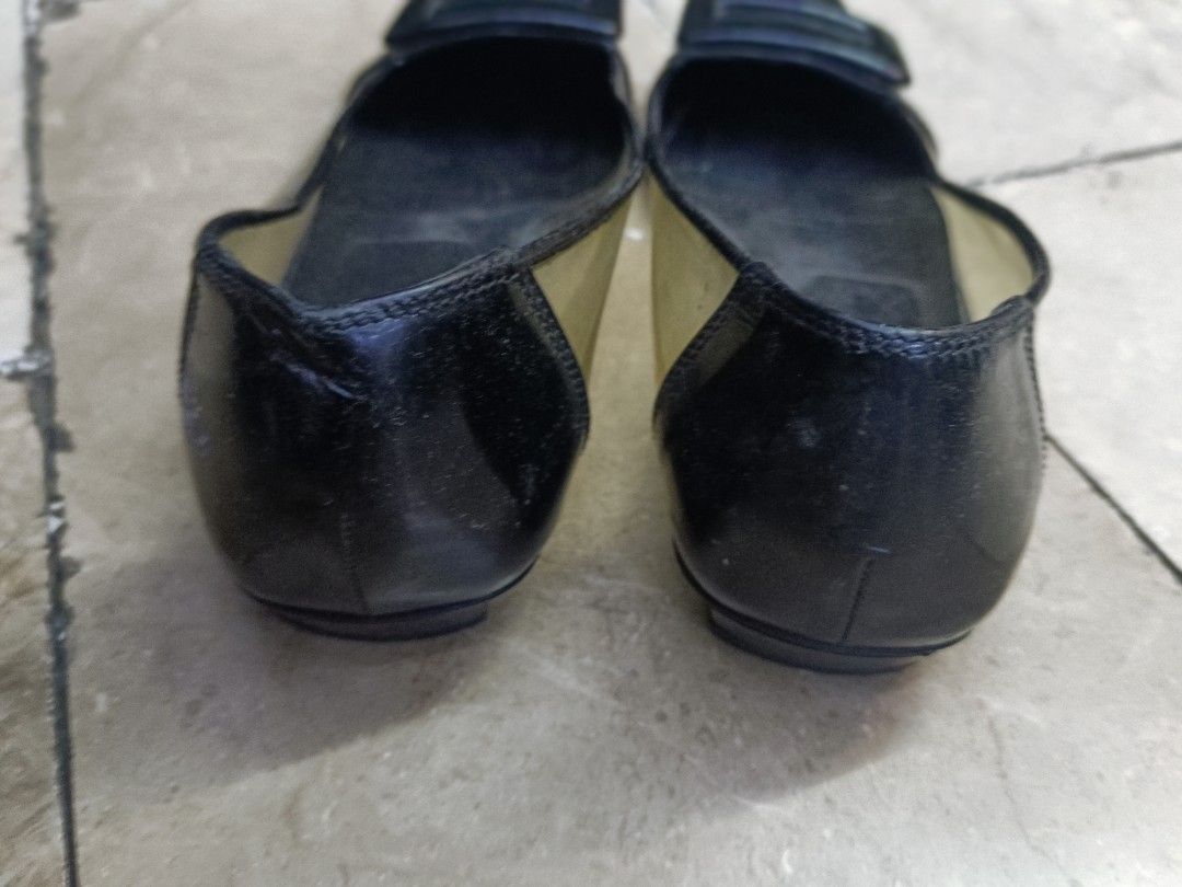 Roger vivier and Ferragamo flats (Category: Flats & Sandals) located in Manila. Submitted by aumberhale04.41 (Listing ID 1466786898, Image 3). Description: .