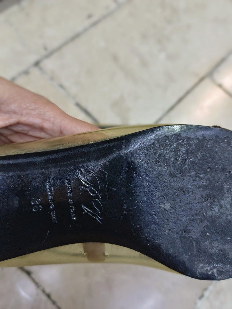 Roger vivier and Ferragamo flats (Category: Flats & Sandals) located in Manila. Submitted by aumberhale04.41 (Listing ID 1466786898, Image 2). Description: .