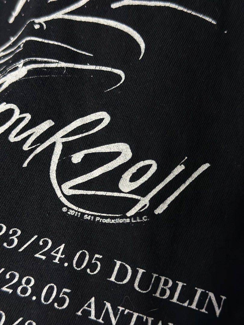 Roger waters Tour 2011 Shirt (Category: Tshirts & Polo Shirts ) located in Sarrat. Submitted by villtage (Listing ID 1466957638, Image 3). Description: -Washed and ready to wear -Dated 2011 with copyright -23x29 -Issue: HAIRLINES.