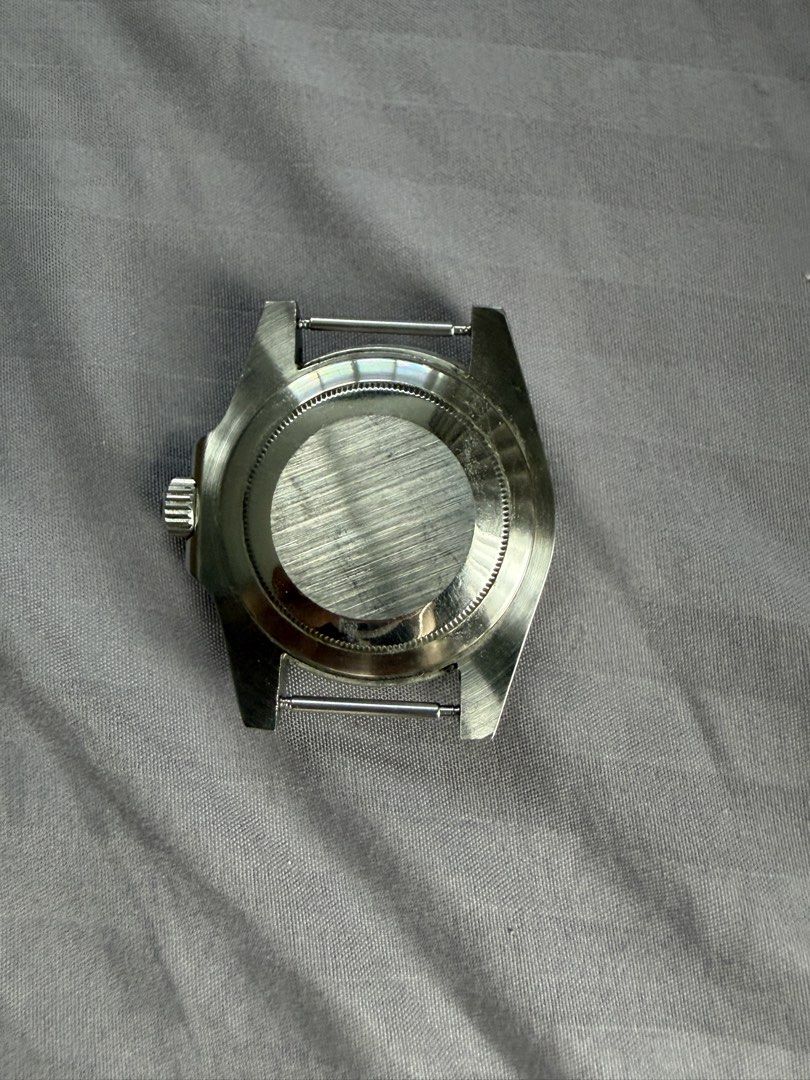 Rolex Submariner (Category: Luxury Watches) located in Manila. Submitted by 1vktry (Listing ID 1466969900, Image 2). Description: Rolex: Case Width: 40.2 mm Thickness: 12.5 mm Flaws: scratches on Crystal Comes with original bracelet .