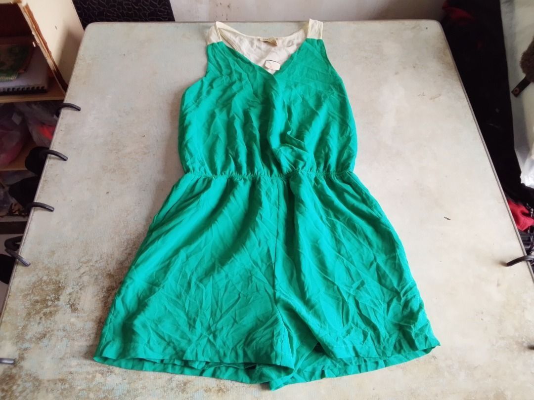 Romper US BNEWTAG (Category: Rompers) located in Los Banos. Submitted by mania-62906 (Listing ID 1466847806, Image 1). Description: BNEWTAG. US Medium. Green Note out of town Nov 25- Jan 25 2027.