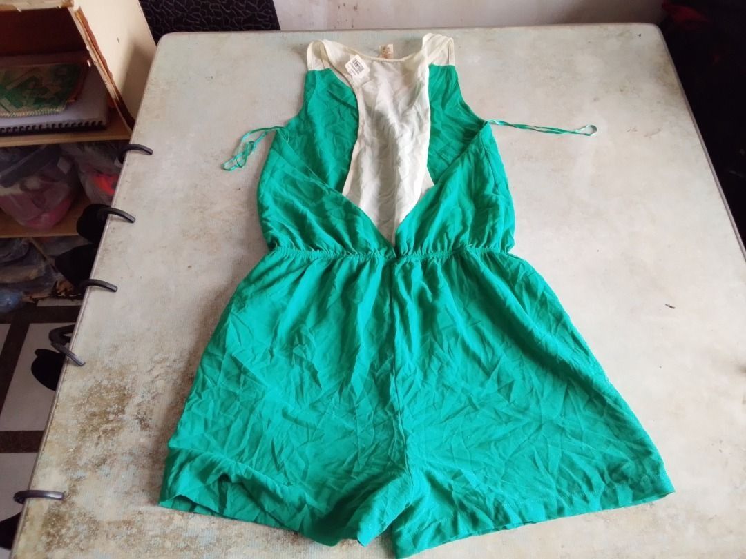Romper US BNEWTAG (Category: Rompers) located in Los Banos. Submitted by mania-62906 (Listing ID 1466847806, Image 3). Description: BNEWTAG. US Medium. Green Note out of town Nov 25- Jan 25 2027.