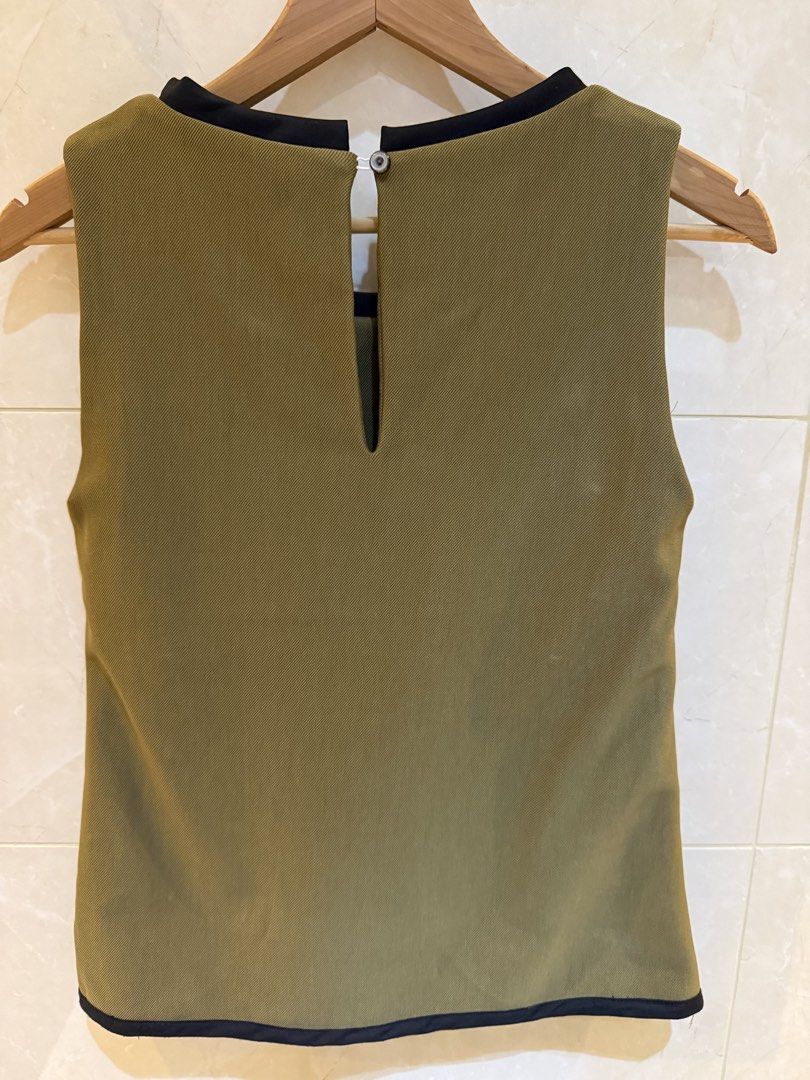 Rosanna ocampo green top (Category: Blouses) located in San Juan City. Submitted by en567 (Listing ID 1466893025, Image 2). Description: .