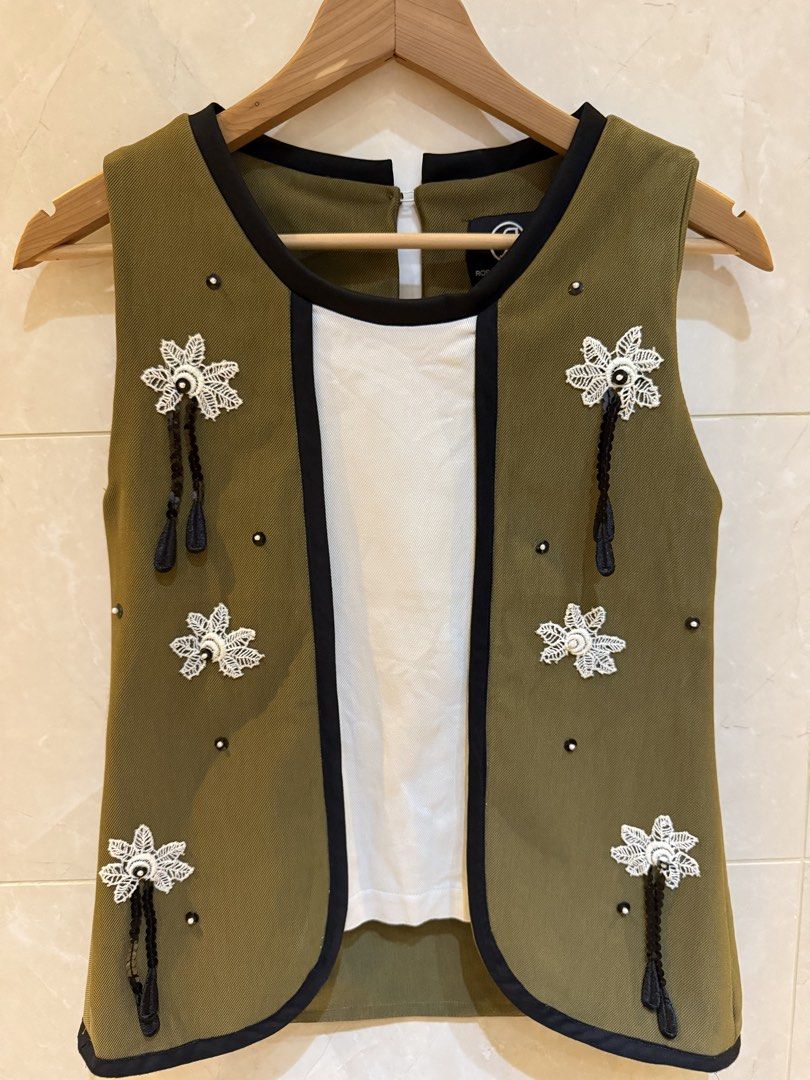 Rosanna ocampo green top (Category: Blouses) located in San Juan City. Submitted by en567 (Listing ID 1466893025, Image 1). Description: .