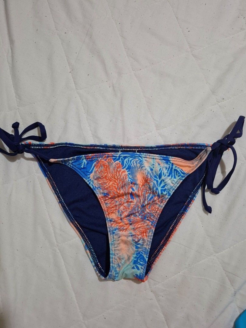 Roxy bikini bottom S (Category: Bikinis & Swimsuits) located in Subic. Submitted by petitecorner22 (Listing ID 1466780991, Image 1). Description: s-m.