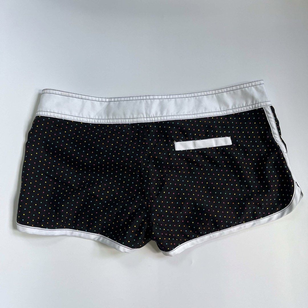 roxy board short swimwear (Category: Bikinis & Swimsuits) located in Guagua. Submitted by jloww.08 (Listing ID 1466840299, Image 2). Description: dm for deets size 28.