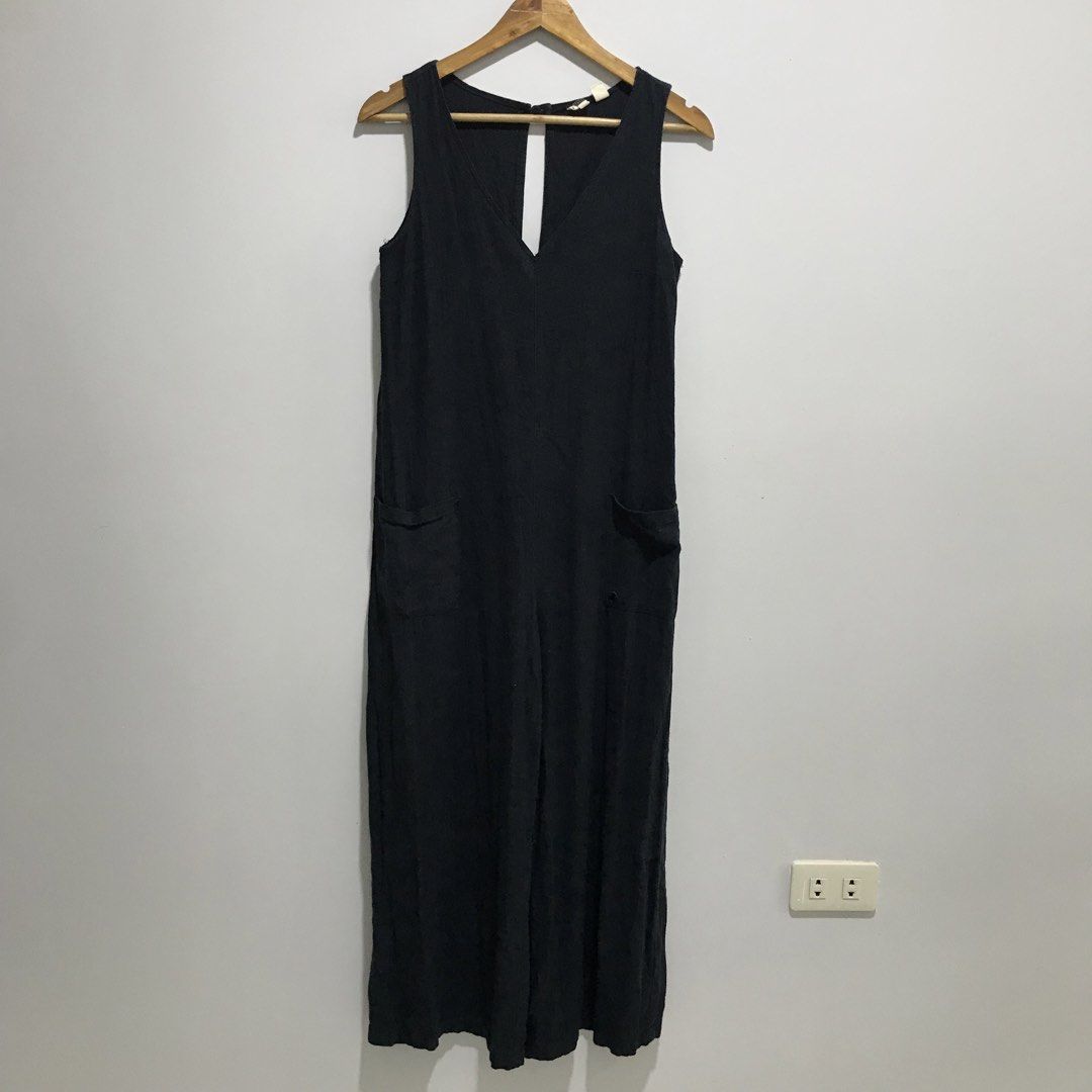ROXY Strappy V-neckline Patch Pockets Jumpsuit (Category: Jumpsuits) located in Cavite. Submitted by tanya.valentin (Listing ID 1466888552, Image 2). Description: - 18x50.