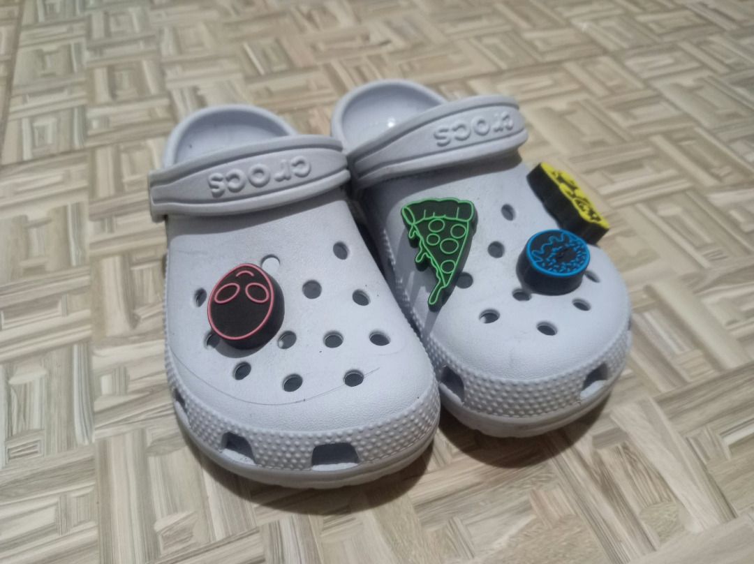 White Crocs Classic Clogs with working lighting Jibbitz (Category: Slippers and slides) located in Moalboal. Submitted by josephjohn47897 (Listing ID 1466858384, Image 1). Description: Original Crocs Classic Clog bought in Ayala Center Cebu(price negotiable) with free jibbitz no box as is please manage your expectations since this is used item! buy at your own risk! message me for any questions or inquiries! rfs:need funds and not used.