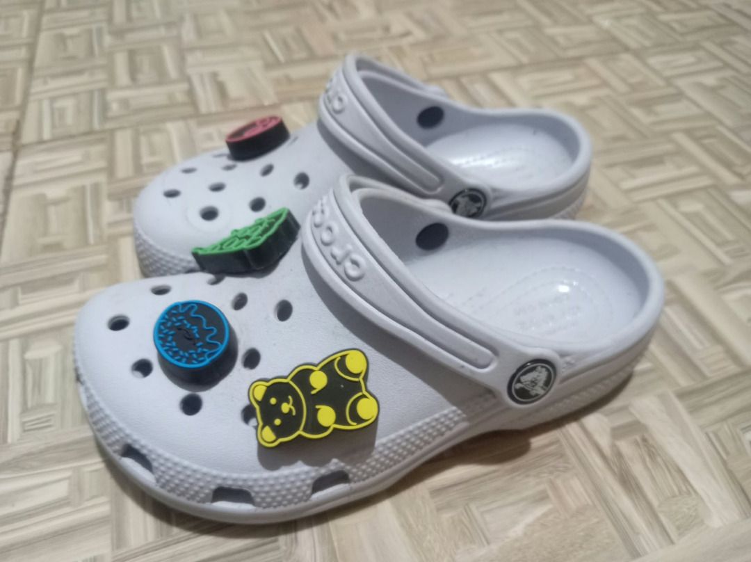 White Crocs Classic Clogs with working lighting Jibbitz (Category: Slippers and slides) located in Moalboal. Submitted by josephjohn47897 (Listing ID 1466858384, Image 2). Description: Original Crocs Classic Clog bought in Ayala Center Cebu(price negotiable) with free jibbitz no box as is please manage your expectations since this is used item! buy at your own risk! message me for any questions or inquiries! rfs:need funds and not used.