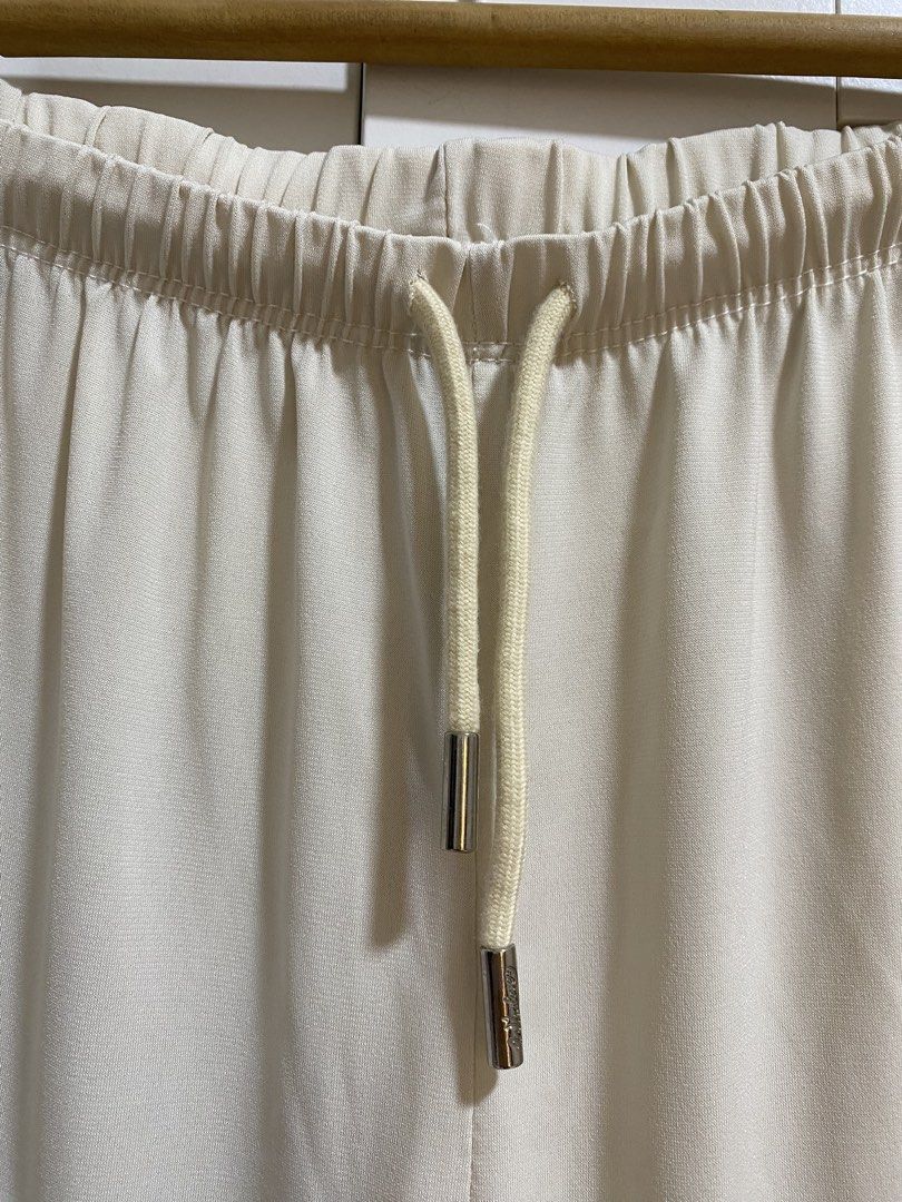 RUSTAN’S Cream Mesh Beach Pants (Category: Bikinis & Swimsuits) located in Quezon City. Submitted by wearhouze (Listing ID 1466884442, Image 3). Description: Bought at Rustan’s gateway Tag/label was cut .