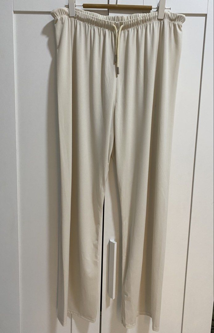 RUSTAN’S Cream Mesh Beach Pants (Category: Bikinis & Swimsuits) located in Quezon City. Submitted by wearhouze (Listing ID 1466884442, Image 2). Description: Bought at Rustan’s gateway Tag/label was cut .