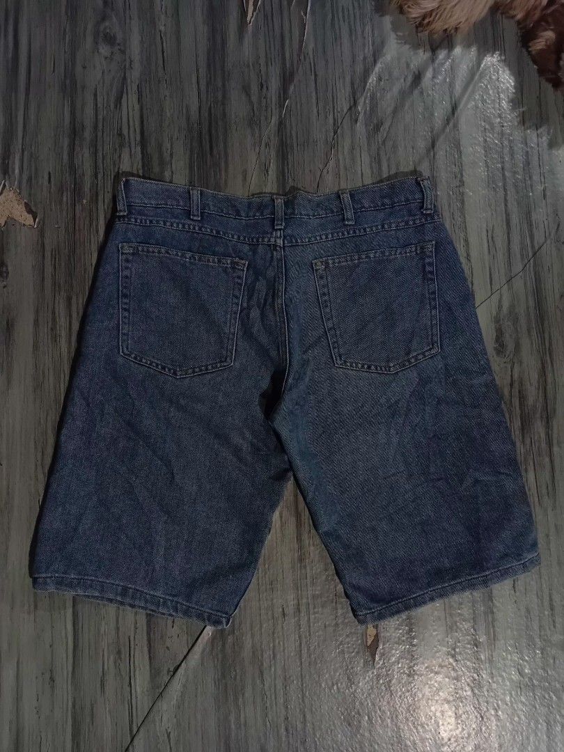 RUSTLER JORTS (Category: Shorts) located in Mercedes. Submitted by kiel1 (Listing ID 1466903571, Image 2). Description: 350+SF rustler jorts Size 32-33 L- 23 W- 23 Leg hole- 10.5 NO ISSUE NEED WASHED GOOD CONDITION.