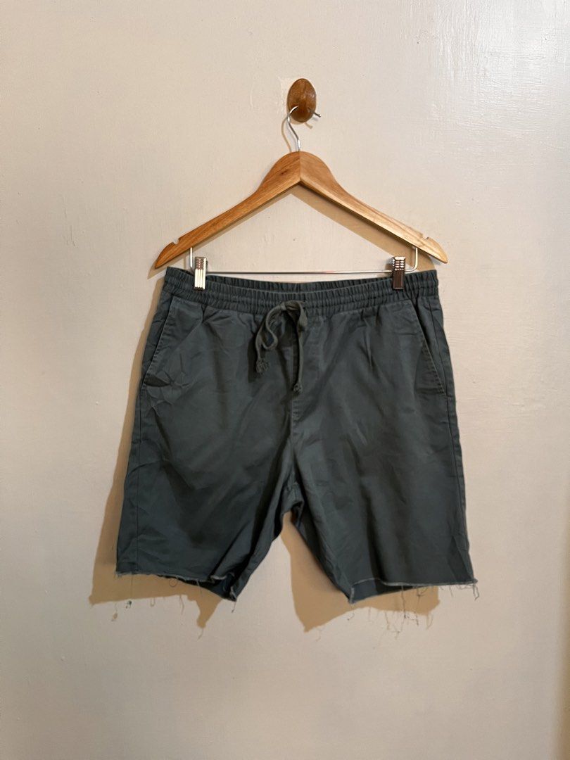 RVCA SHORT (Category: Shorts) located in Sagay. Submitted by jan_arvene (Listing ID 1466901410, Image 1). Description: 📌 RVCA 32 waistline 17” length Good condition Pm.