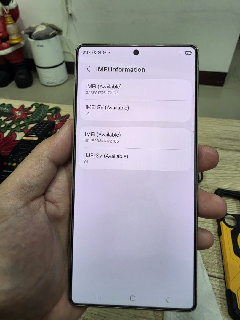 S25 Ultra 256 (Category: Samsung) located in Caloocan City. Submitted by champyb0y_359 (Listing ID 1466796732, Image 3). Description: Titanium Gray 256GB Storage 12gb RAM 7 months old No history of repair or accidental drops. No visible scratches. With box and power cord. Free 2 cases and Ugreen tempered glass..