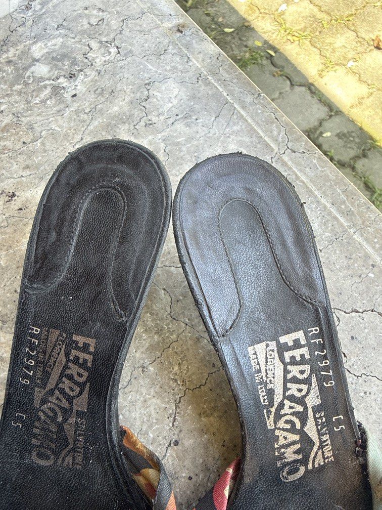 SALVATORE FERRAGAMO (Category: Sneakers & Footwear) located in Angeles City. Submitted by migs_font29 (Listing ID 1466794662, Image 2). Description: .