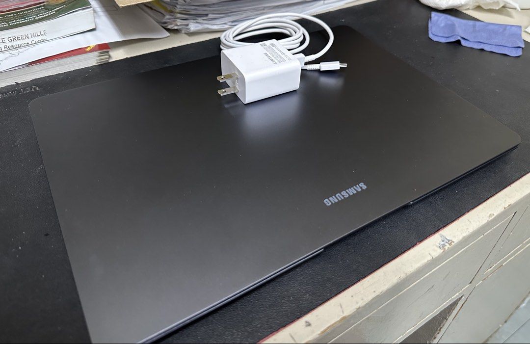 SAMSUNG Galaxy Book Pro (14 inch) (Category: Laptops & Notebooks) located in Manila. Submitted by prof.me (Listing ID 1466884304, Image 2). Description: SAMSUNG Galaxy Book 6 pro (2026) - Gray Wala pong nirelease na ganito sa pinas Specs: 14 inch DYNAMIC AMOLED 2X Touchscreen 3K Resolution, Adaptive refresh rate 120hz anti-reflective Gorilla Glass DXC Intel Ultra 7 356H Intel’s Core Ultra Series 3 (Panther Lake) processors Intel Xe3 Graphics inte