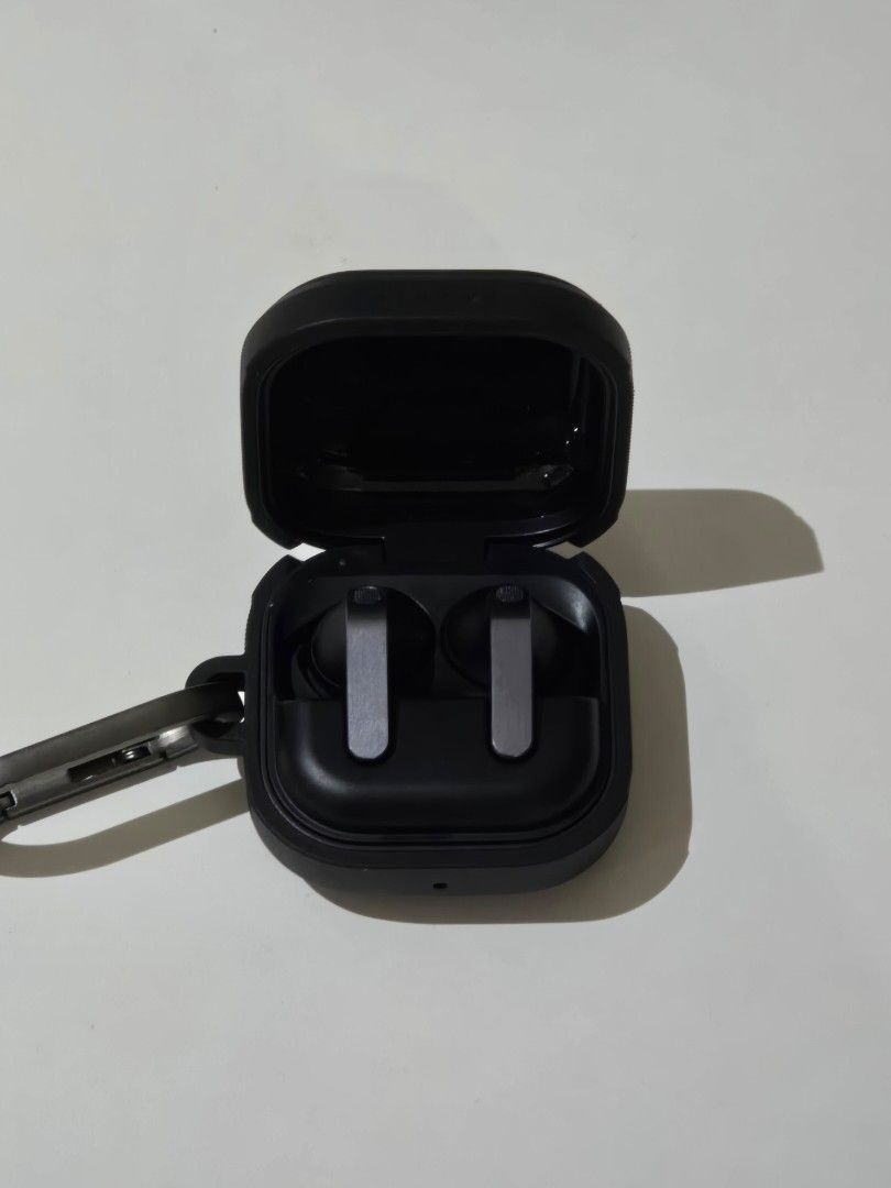 Samsung Galaxy Buds 4 Pro (Category: Earphones) located in Quezon City. Submitted by raphaelbesavilla (Listing ID 1466874069, Image 2). Description: PLEASE READ FIRST - Price is NEGOTIABLE - As good as new - Inclusions: 1. Original box 2. Premium protective case (Ringke Onyx) 3. Sales invoice - RFS: Switched to headphones.