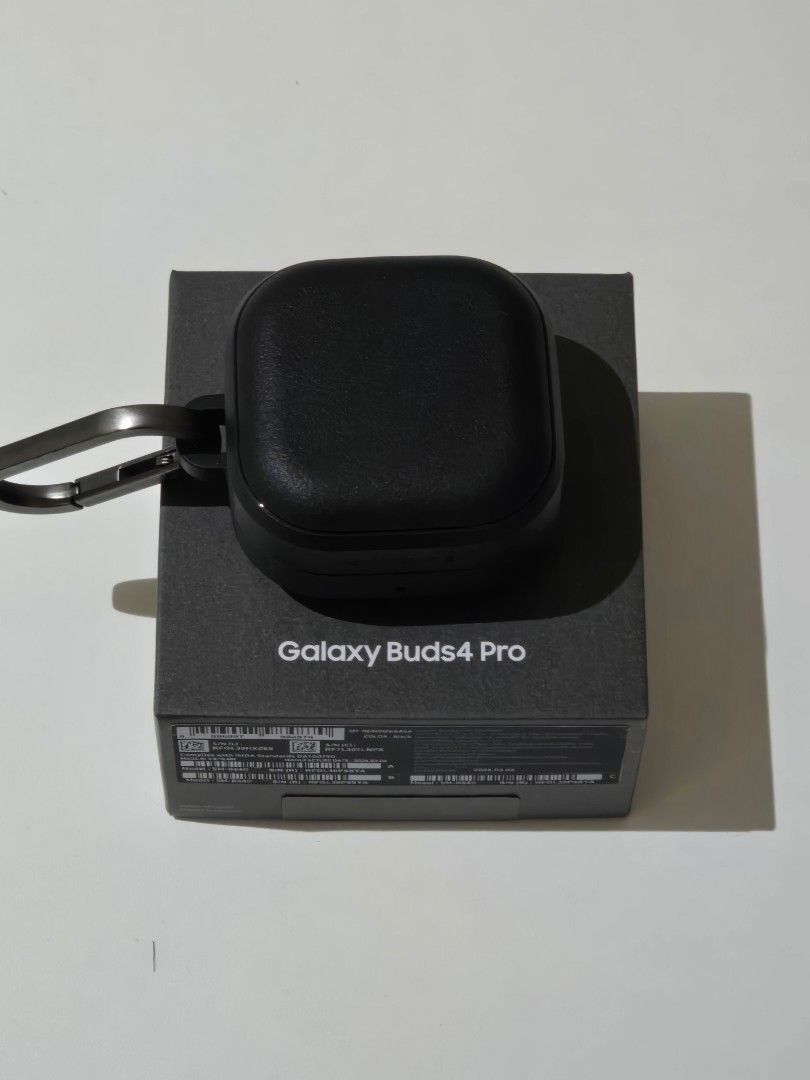 Samsung Galaxy Buds 4 Pro (Category: Earphones) located in Quezon City. Submitted by raphaelbesavilla (Listing ID 1466874069, Image 3). Description: PLEASE READ FIRST - Price is NEGOTIABLE - As good as new - Inclusions: 1. Original box 2. Premium protective case (Ringke Onyx) 3. Sales invoice - RFS: Switched to headphones.