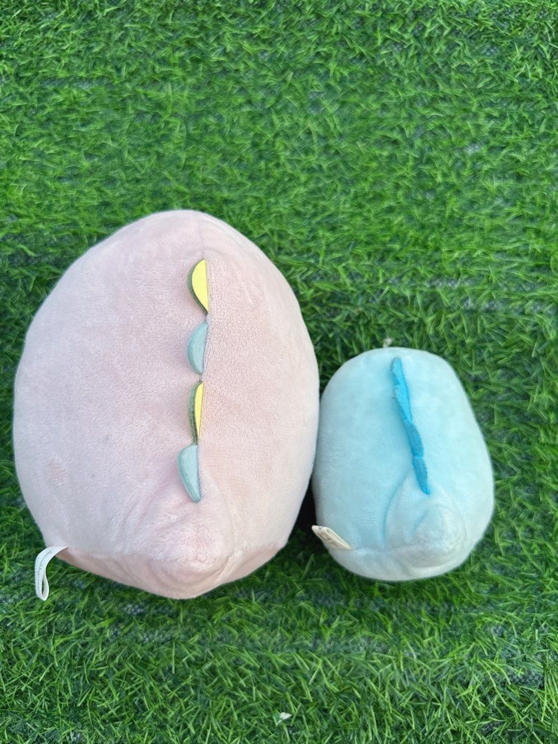 San-X Sumikkogurashi Tokage Lizard Plush Set (Category: Plushies & Soft Toys) located in Manila. Submitted by ronoarabbit.ph (Listing ID 1466878866, Image 3). Description: ❗️Need wash❗️🧼🫧 - Authentic San-X Sumikkogurashi Tokage plush toys (set of 2) - Big pink version: Medium size with cute back scales - Smaller light blue version included - Super soft fabric with adorable embroidered faces -✔️with Etiketas - Gentle use, very clean, and well-ke