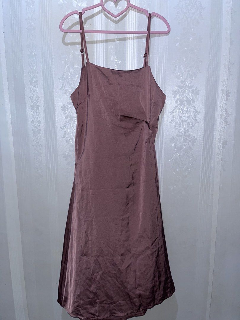 Satin dress (Category: Dresses) located in San Juan City. Submitted by raidjesscloset (Listing ID 1466827183, Image 1). Description: Strappy satin dress adjustable strap. Super pretty and flowy old rose color..