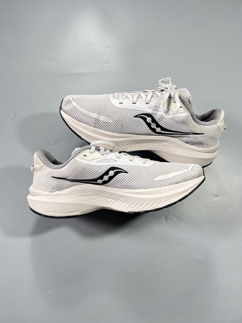 SAUCONY AXON 3 (Category: Sneakers) located in Pagadian. Submitted by criss_johnn (Listing ID 1466794823, Image 3). Description: SAUCONY AXON 3 10.5 us 44.5 eur 28.5 cm Excellent to as new Thrifted pair Authentic No issue -Perfect for your daily activity , and running nyo mga boss✨ ₱1800 shipped✈️ (NEGO BASTA SURE BUYER).
