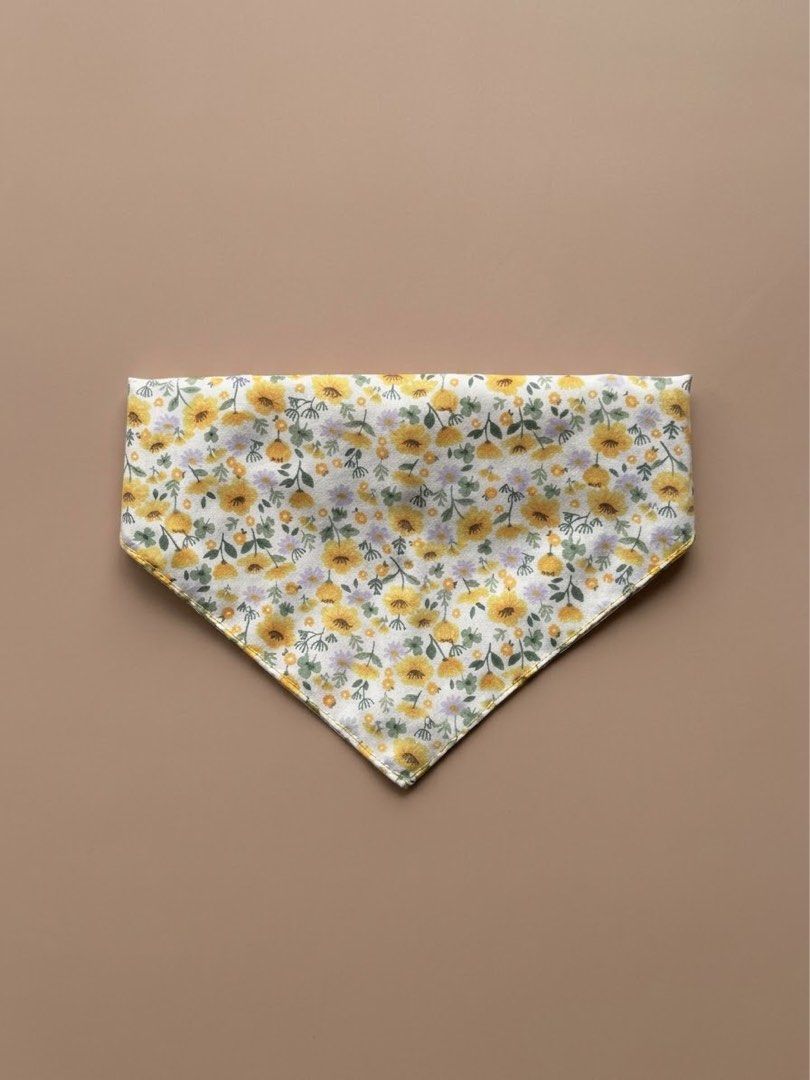 SCRUNCHIE PET BANDANA (Category: Homes & Other Pet Accessories) located in Manila. Submitted by minniefifi (Listing ID 1466860080, Image 3). Description: SCRUNCHIE PET BANDANA Available sizes: XS to XL.