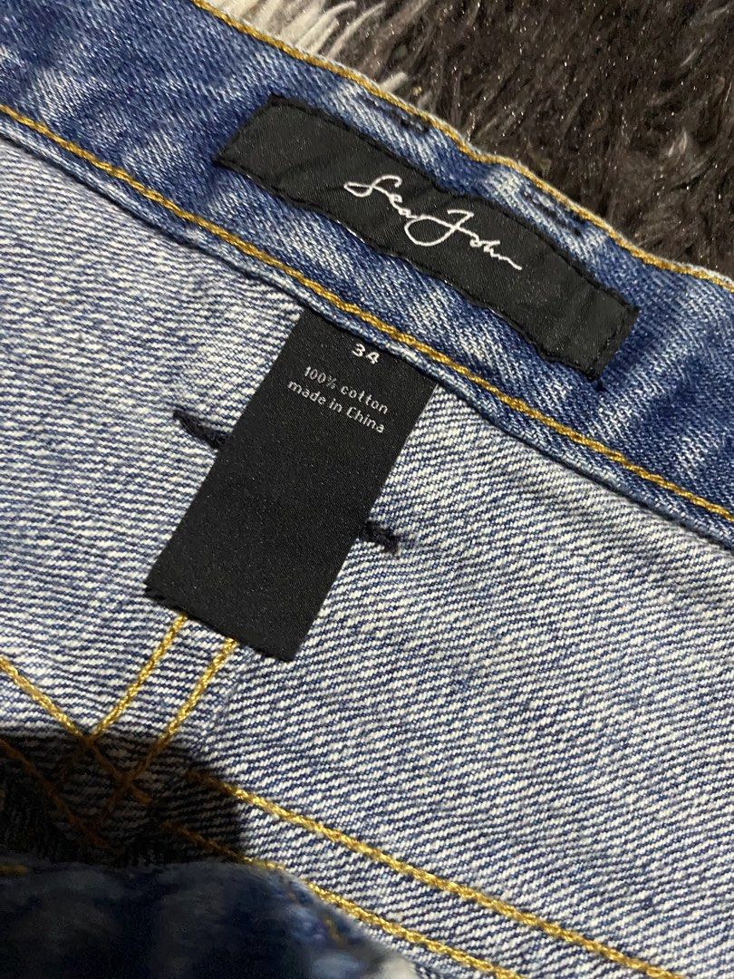 Sean John Blue Denim Jeans Size 34 (Category: Jeans) located in Caloocan City. Submitted by remythrift (Listing ID 1466912505, Image 2). Description: - Brand: Sean John - Size: 34 - Material: 100% Cotton - Color: Medium blue wash with subtle factory fading - Fit: Straight leg - Details: Signature 'M' back pocket stitch with metal accents and branded black waist button - Condition: Excellent pre-loved condition.