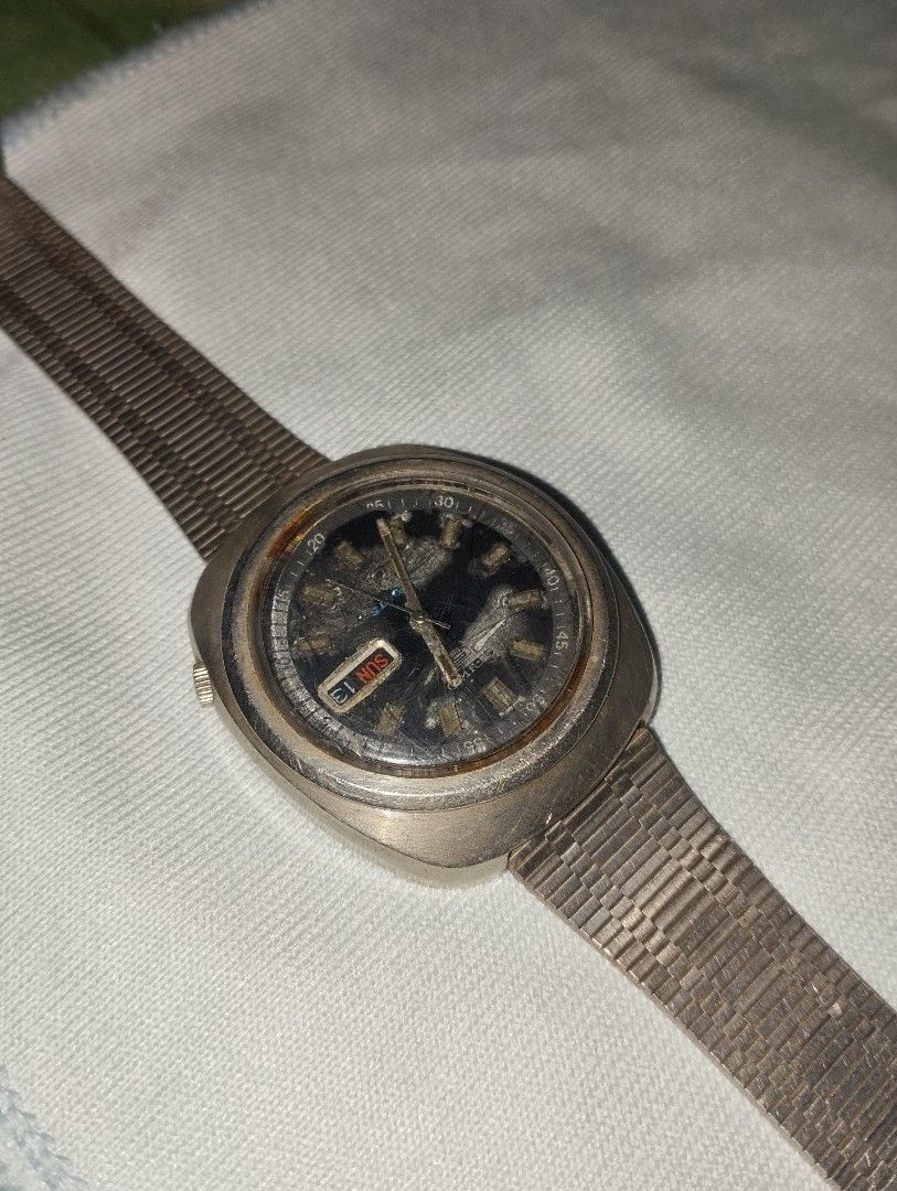 Seiko watch (Category: Men's Watches) located in Pavia. Submitted by liveearth_34df40 (Listing ID 1466799141, Image 1). Description: meron po bang interested?.
