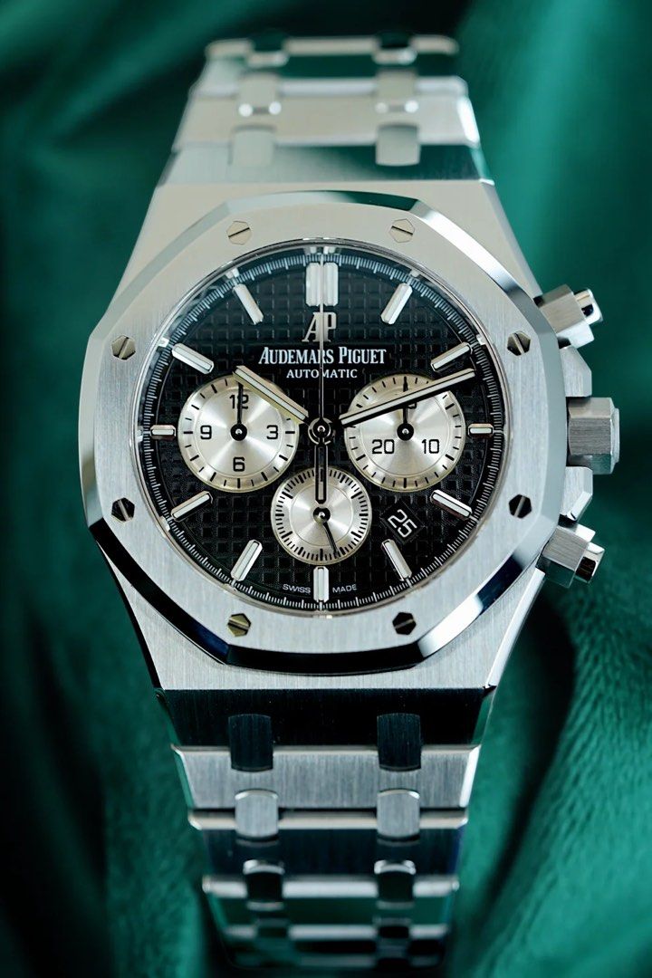SgWatchHub! Audemars Piguet Royal Oak Chronograph | Reference 26331ST | A Striking Black dial on a Steel bracelet Wristwatch (Category: Watches) located in Singapore. Submitted by sg-watch-hub (Listing ID 1466898147, Image 1). Description: Discover SgWatchHub.sg — the smart way to manage everything about your watch, all in one place. From finding your next timepiece to getting expert care for the one you love, SgWatchHub connects you to watch spe