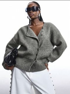 (Category: ) located in . Submitted by _shopjhcloset (Listing ID 1466908716, Image 1). Description: .
