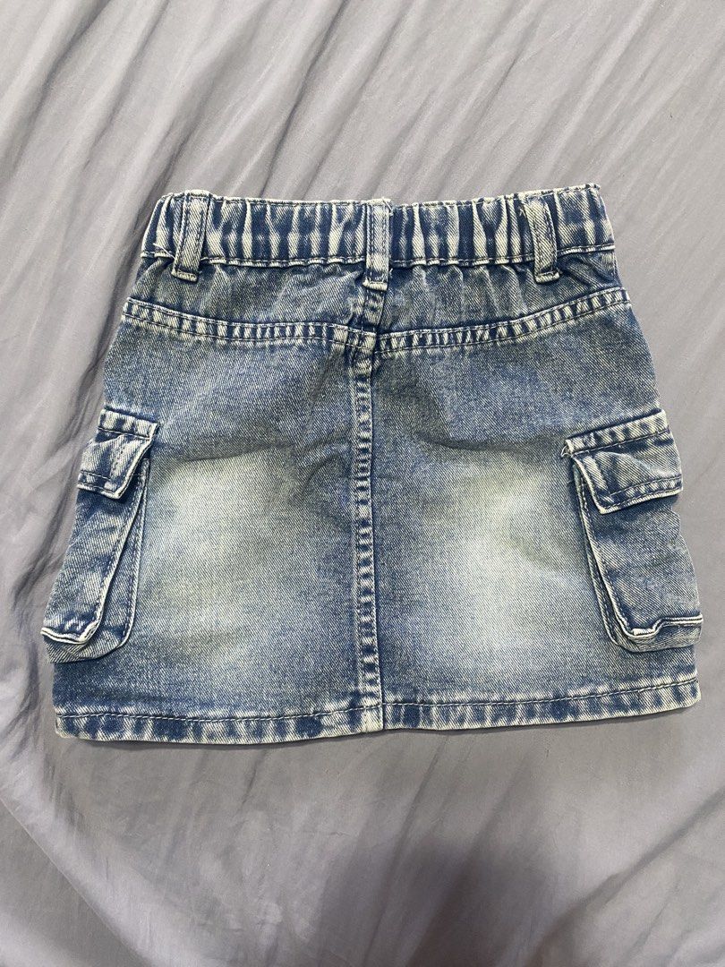 SHEIN kids cargo skirt (Category: Babies & Kids Fashion) located in Angeles City. Submitted by katsukei (Listing ID 1466863075, Image 2). Description: - 6Y on tag - 20-21 inches waist, 12 inches length - Like new, used thrice - Medium wash - Bought from shein for 370 - Location: Nueva Ecija.