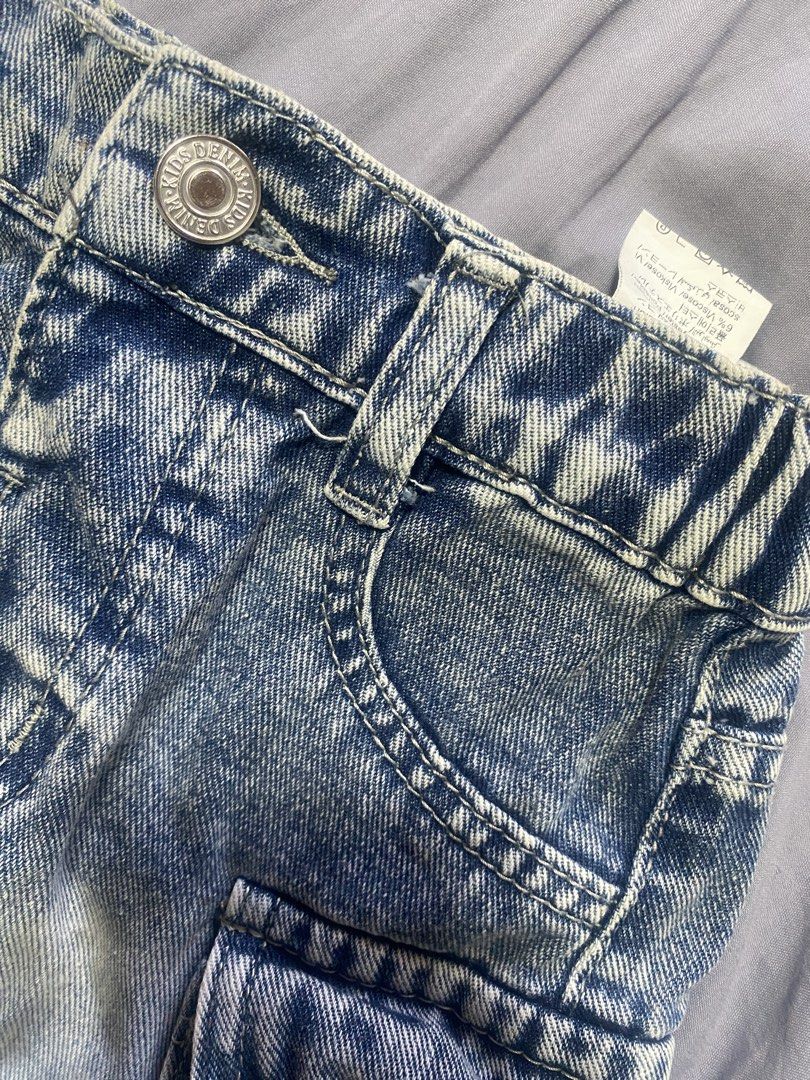 SHEIN kids cargo skirt (Category: Babies & Kids Fashion) located in Angeles City. Submitted by katsukei (Listing ID 1466863075, Image 3). Description: - 6Y on tag - 20-21 inches waist, 12 inches length - Like new, used thrice - Medium wash - Bought from shein for 370 - Location: Nueva Ecija.