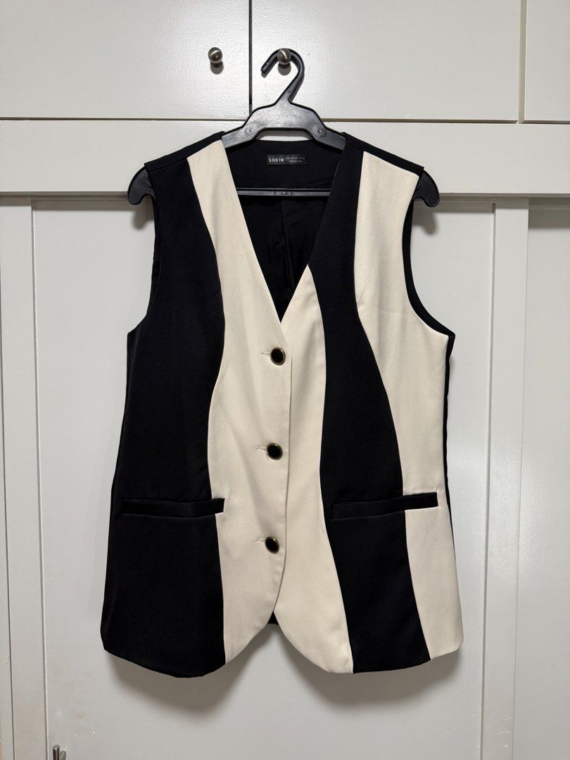 Shein Maija Blazer Top (Category: Sleeveless) located in Quezon City. Submitted by _shopjhcloset (Listing ID 1466931213, Image 2). Description: Shein Vest Top — ₱400 Size: L Color: Black and Off White **Worn once only .